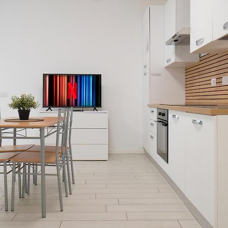 Casa Ideale Tim Appartmanti Moderni Vicina Al Centro Lecco Bagian luar foto