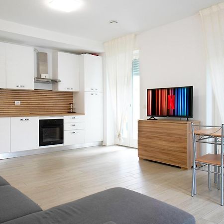 Casa Ideale Tim Appartmanti Moderni Vicina Al Centro Lecco Bagian luar foto