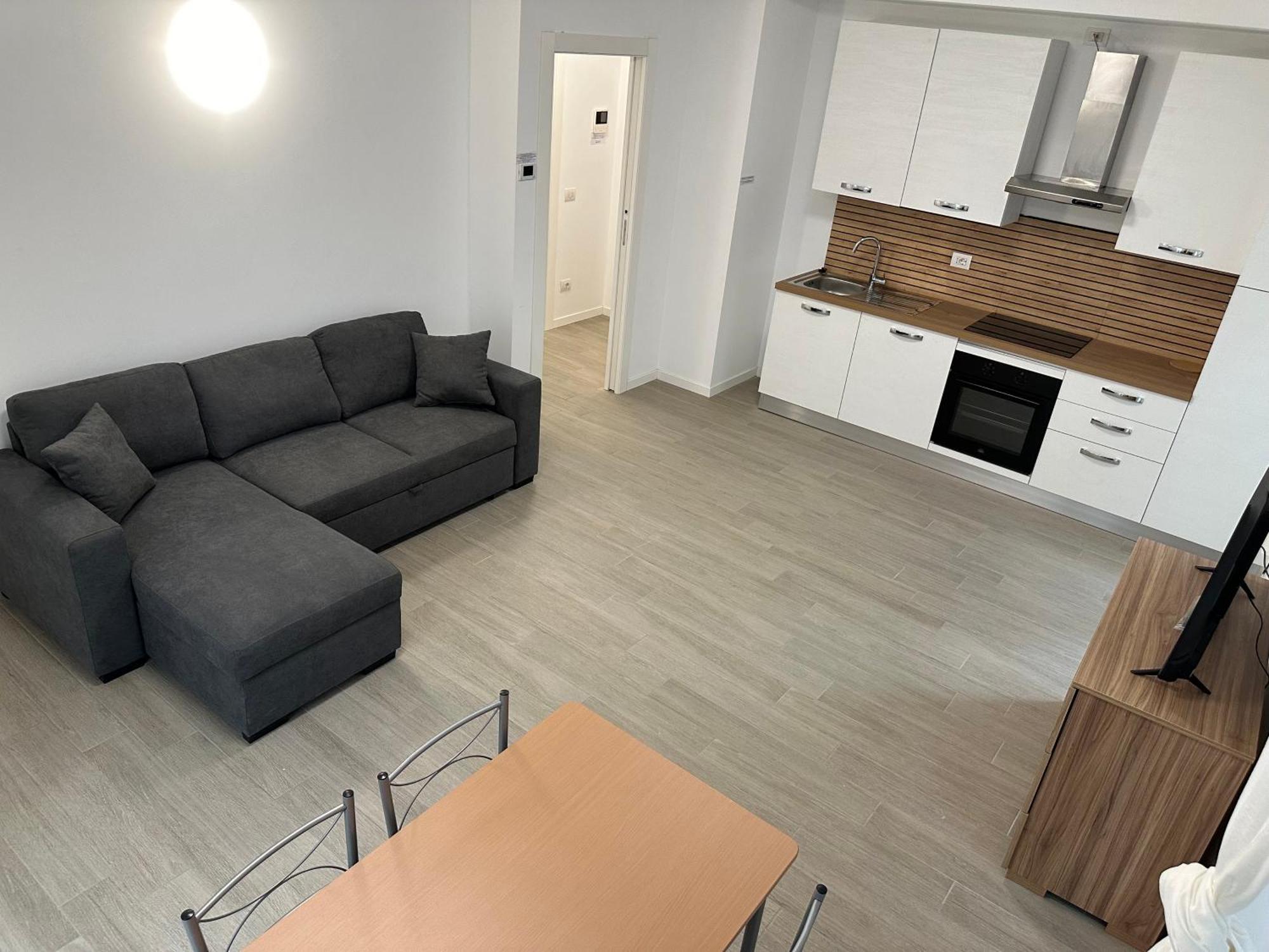 Casa Ideale Tim Appartmanti Moderni Vicina Al Centro Lecco Bagian luar foto