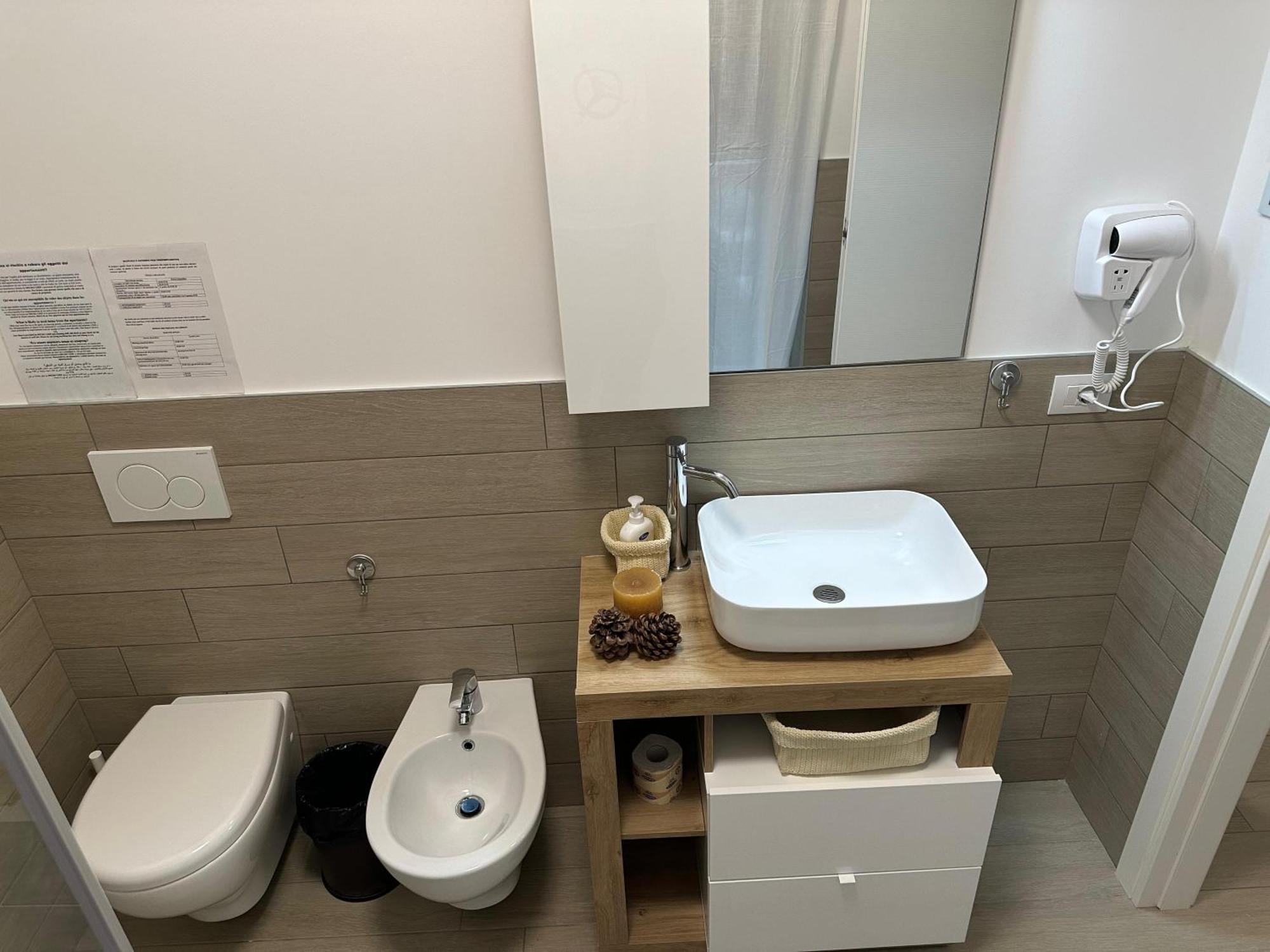 Casa Ideale Tim Appartmanti Moderni Vicina Al Centro Lecco Bagian luar foto