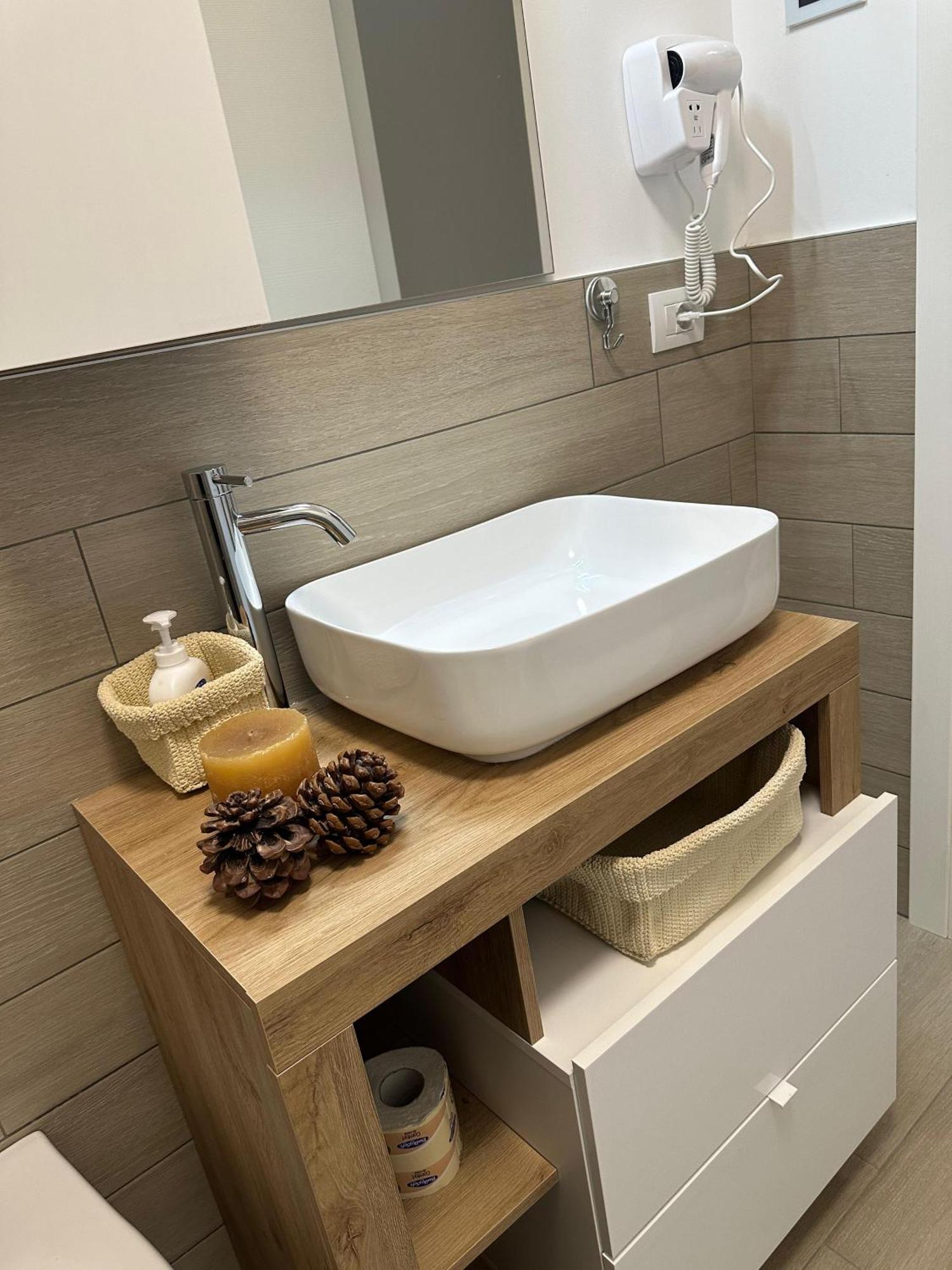 Casa Ideale Tim Appartmanti Moderni Vicina Al Centro Lecco Bagian luar foto