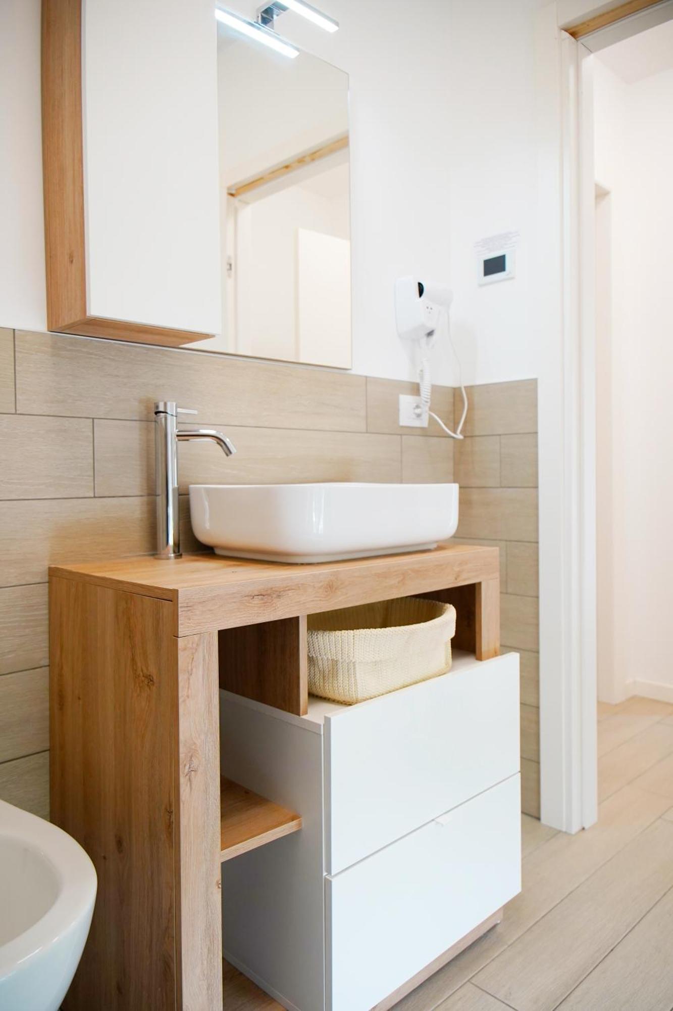 Casa Ideale Tim Appartmanti Moderni Vicina Al Centro Lecco Bagian luar foto
