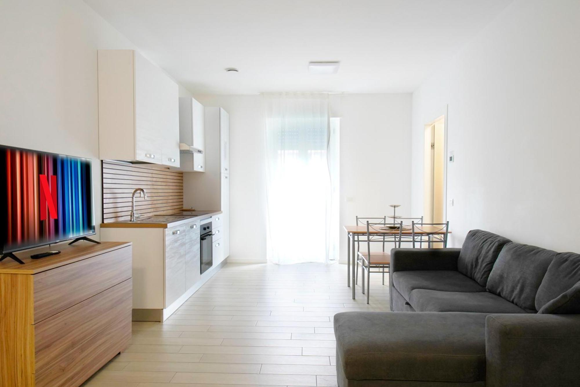 Casa Ideale Tim Appartmanti Moderni Vicina Al Centro Lecco Bagian luar foto