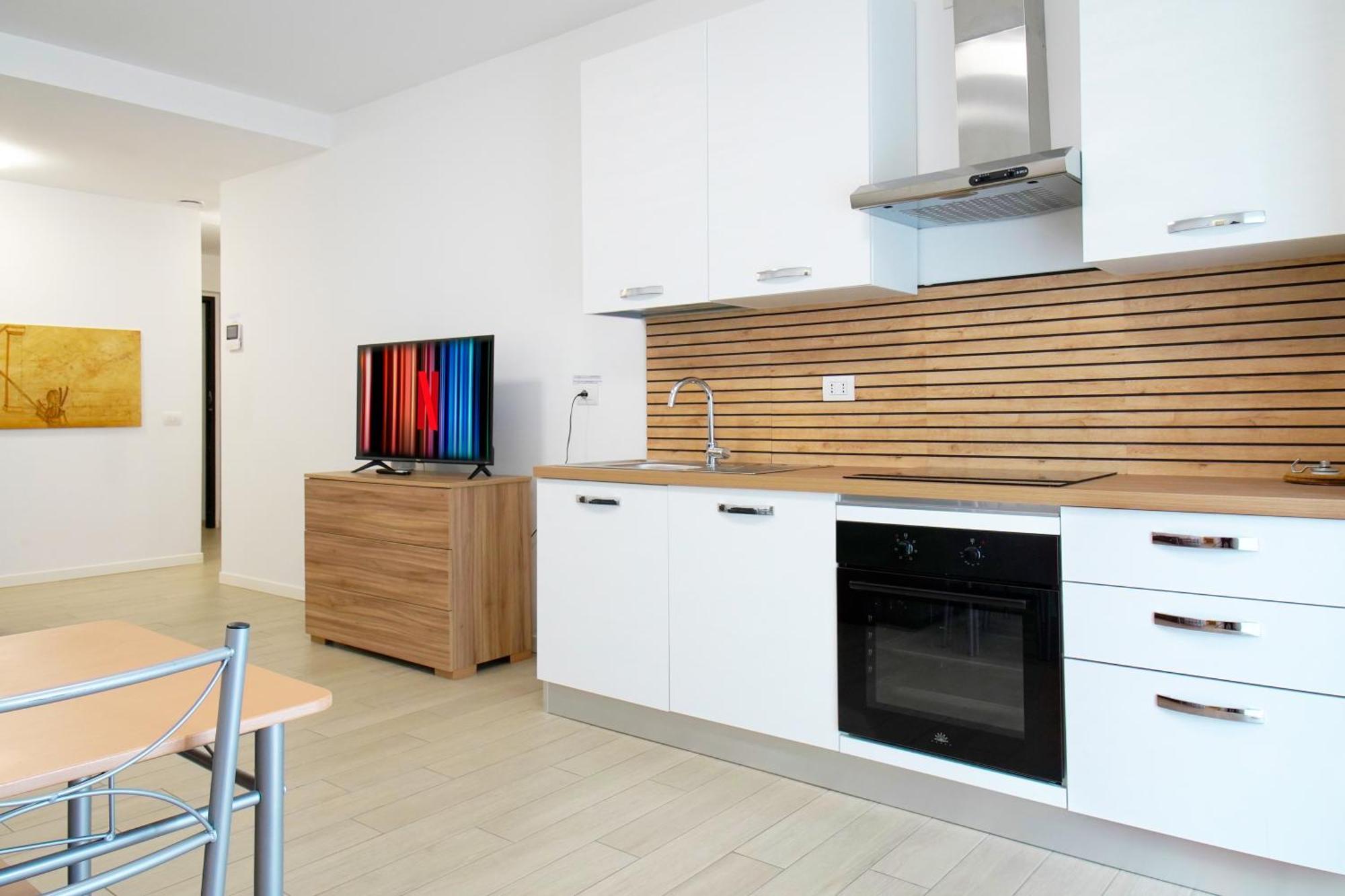 Casa Ideale Tim Appartmanti Moderni Vicina Al Centro Lecco Bagian luar foto