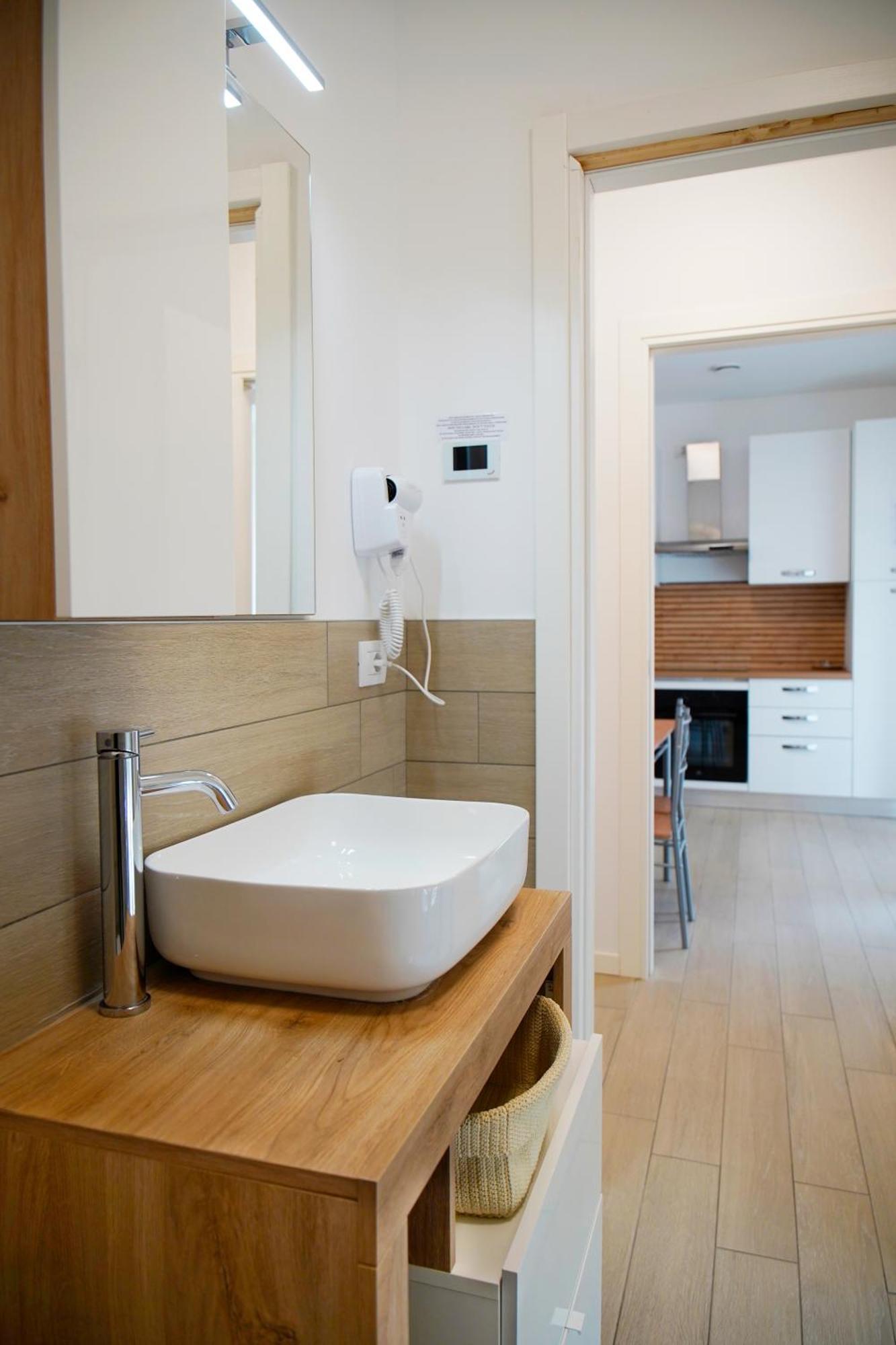 Casa Ideale Tim Appartmanti Moderni Vicina Al Centro Lecco Bagian luar foto