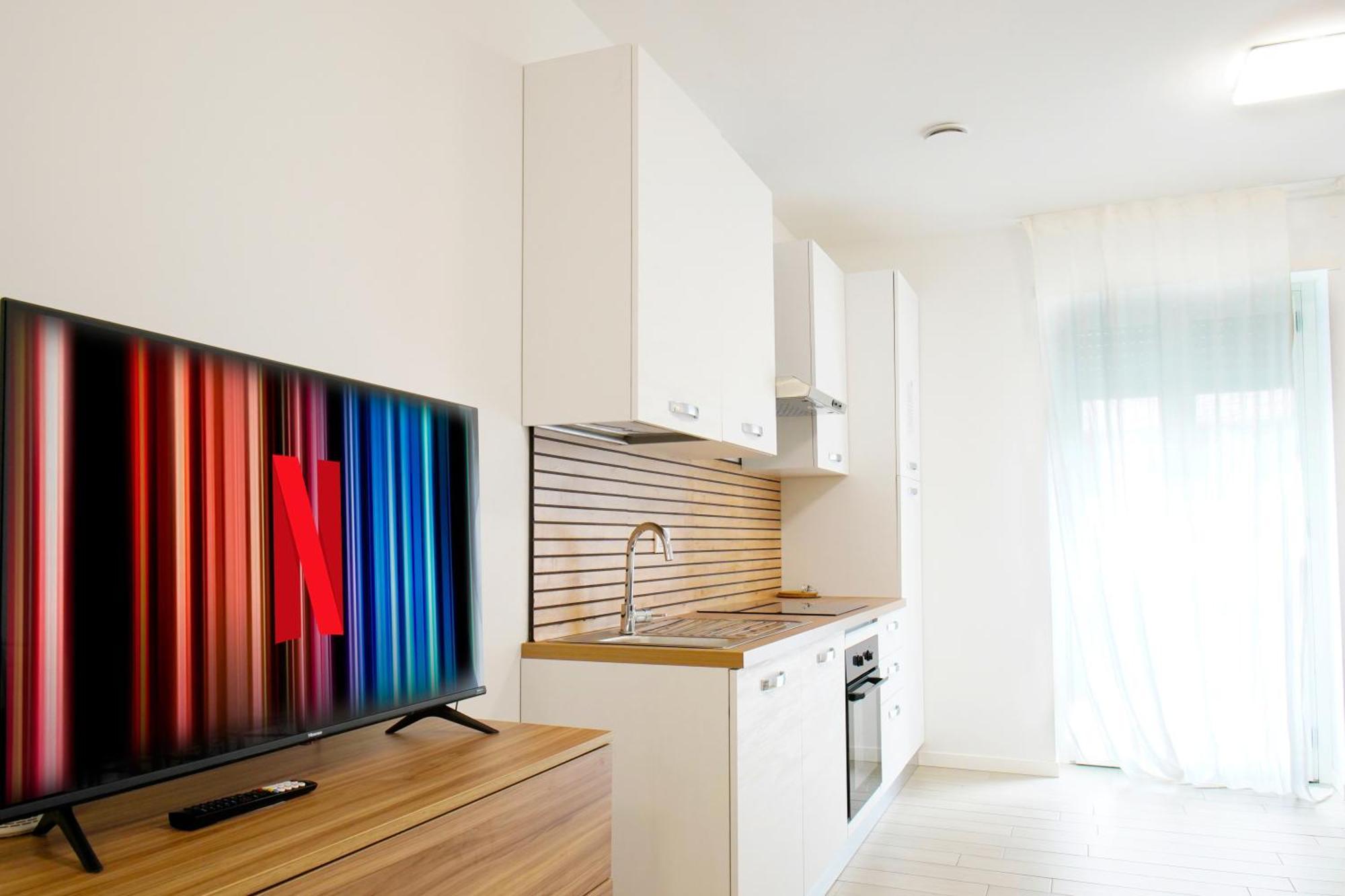 Casa Ideale Tim Appartmanti Moderni Vicina Al Centro Lecco Bagian luar foto