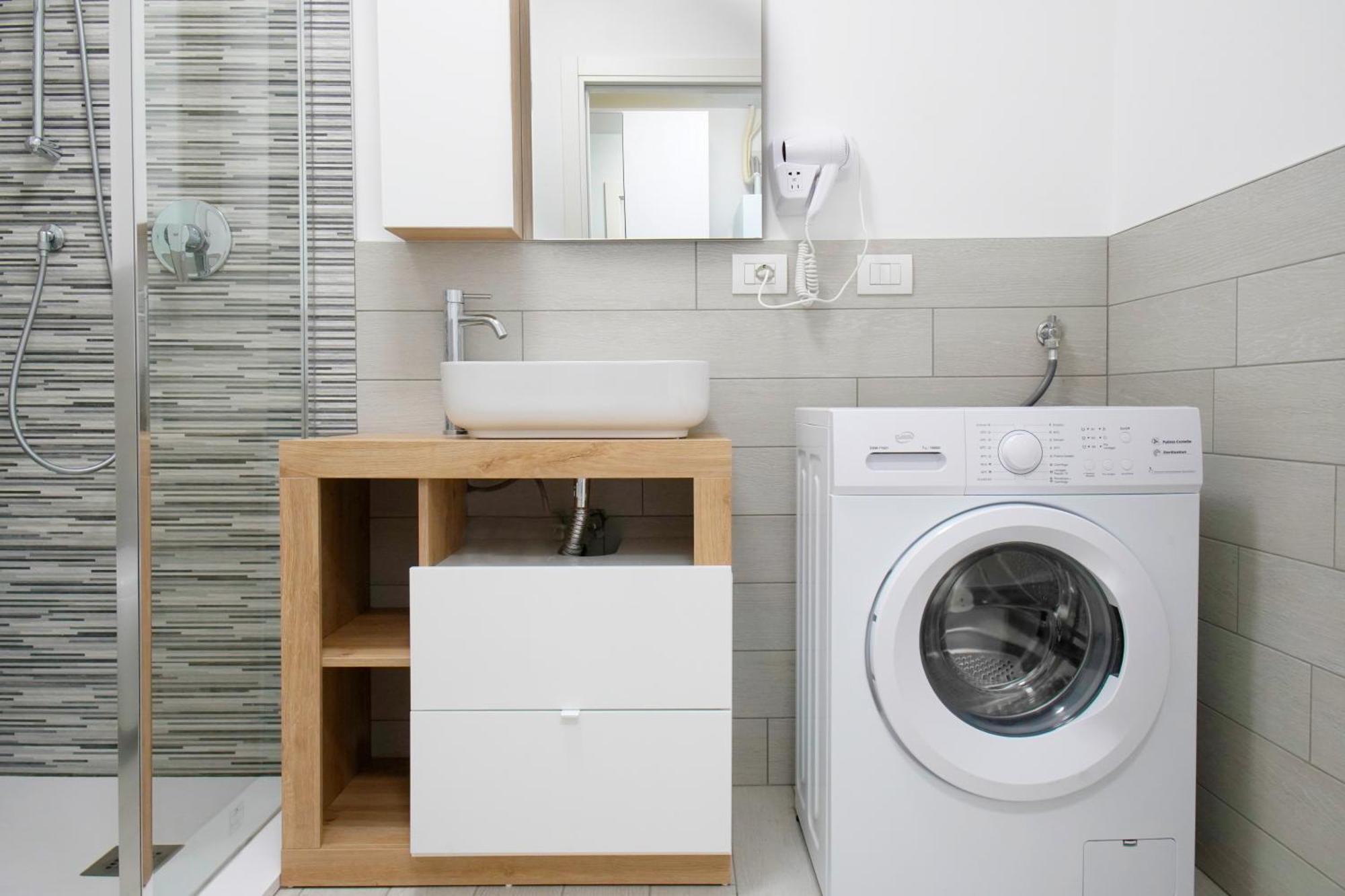 Casa Ideale Tim Appartmanti Moderni Vicina Al Centro Lecco Bagian luar foto