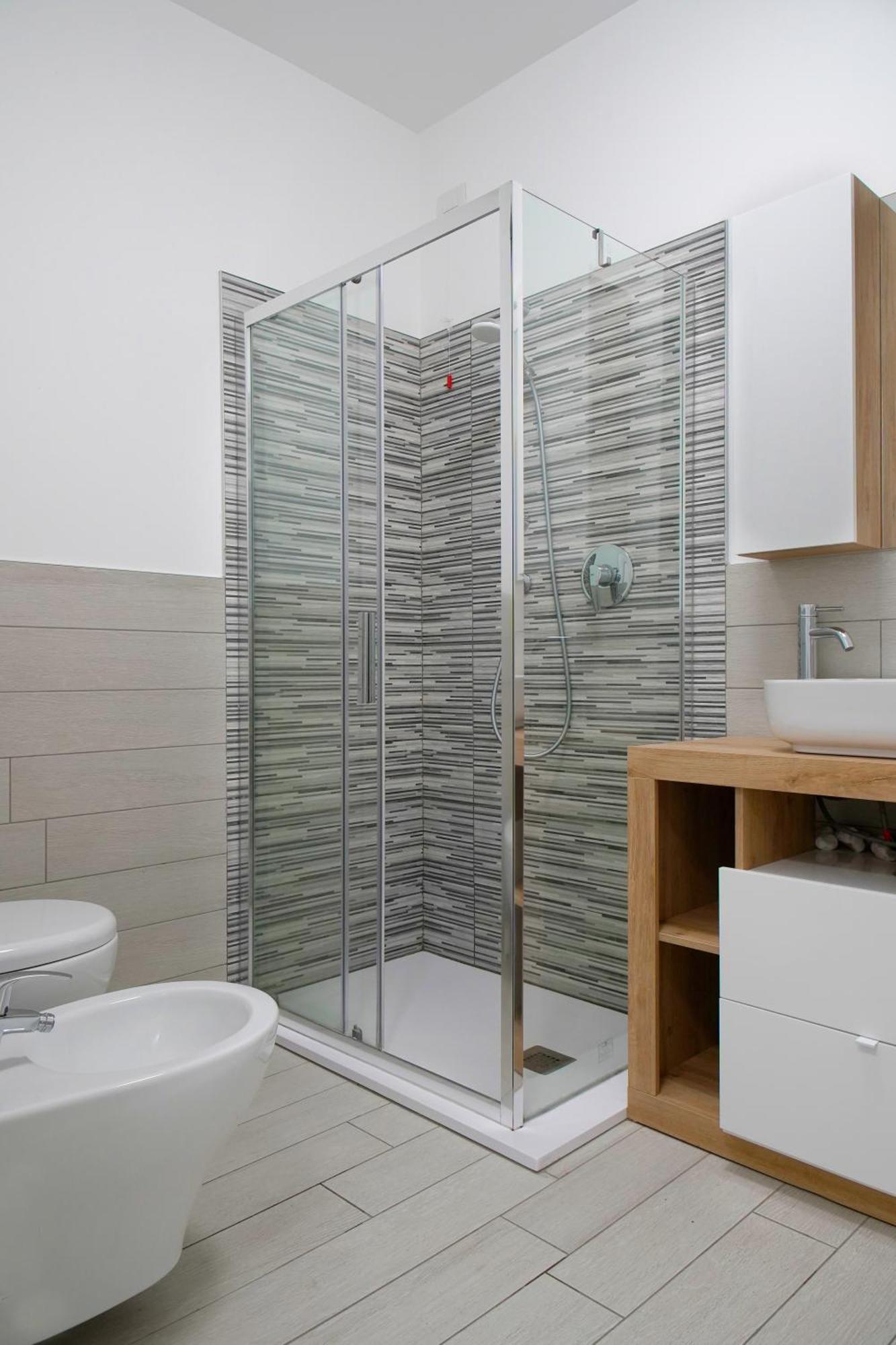 Casa Ideale Tim Appartmanti Moderni Vicina Al Centro Lecco Bagian luar foto