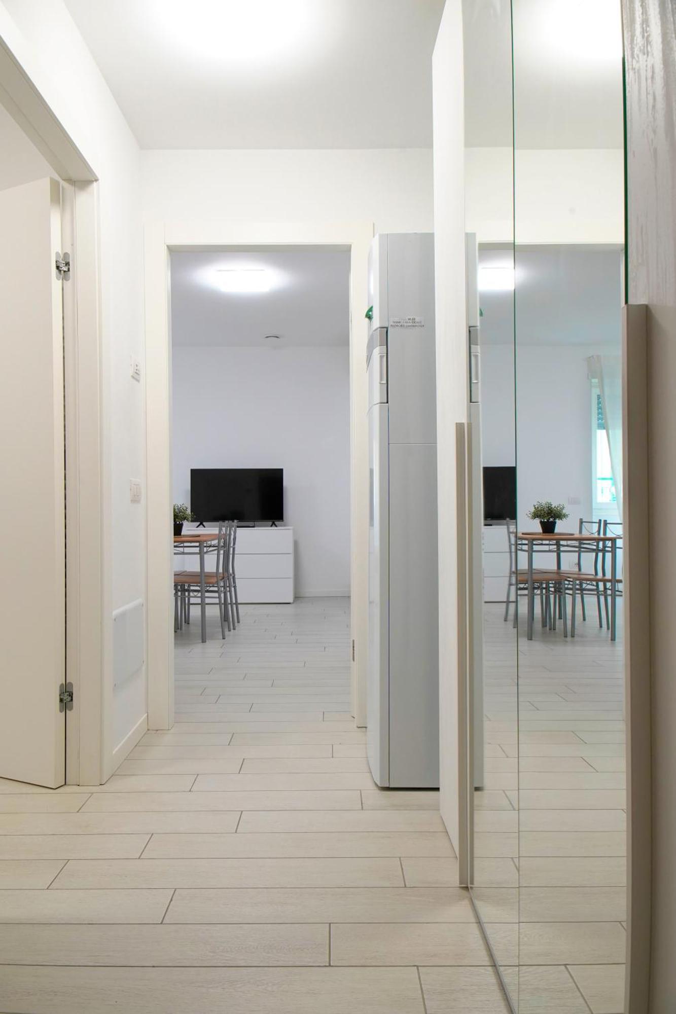 Casa Ideale Tim Appartmanti Moderni Vicina Al Centro Lecco Bagian luar foto